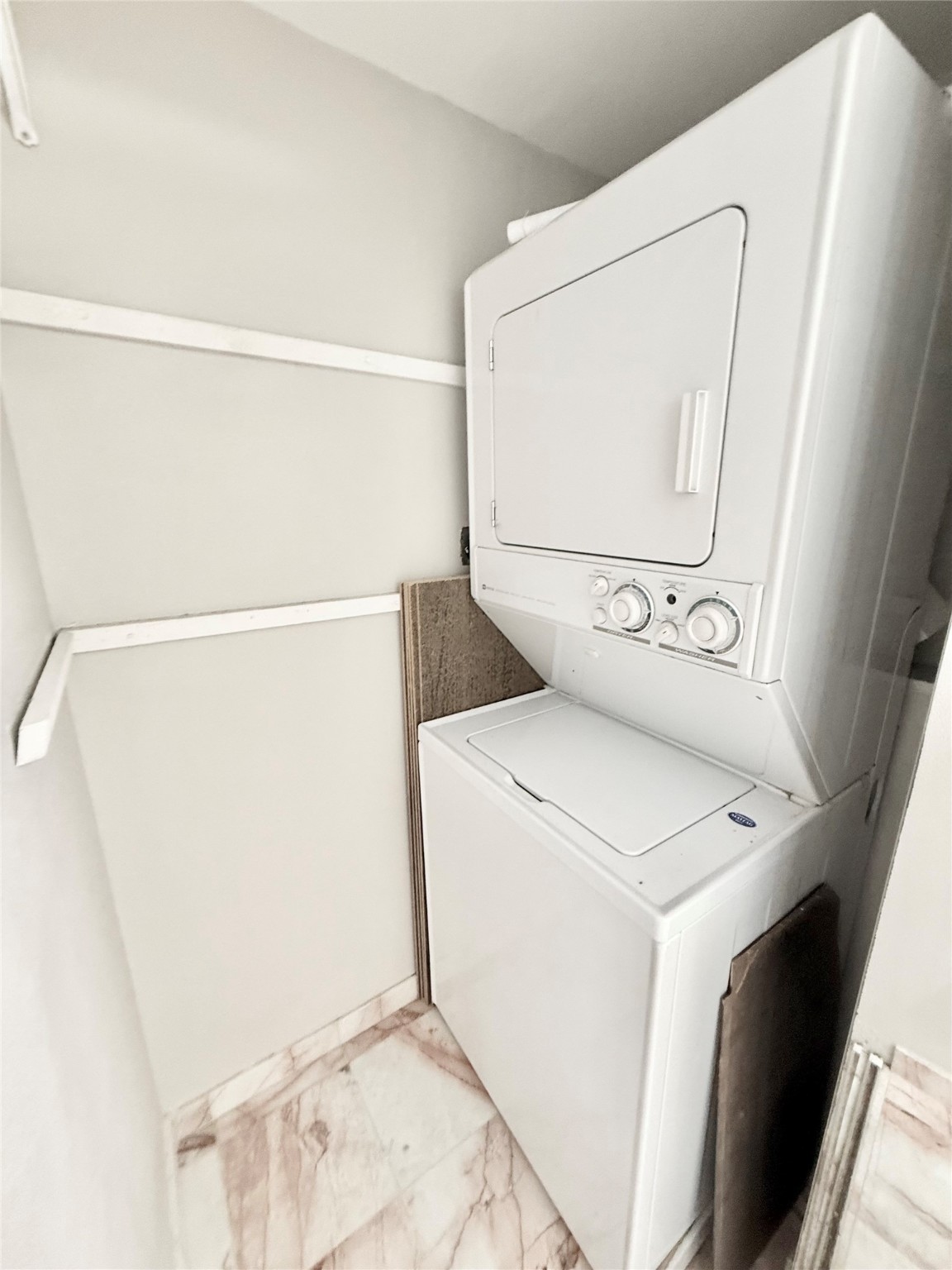 2016 Main, Unit 1904 Houston, TX 77002 - Photo 15 of 40 washer/dryer