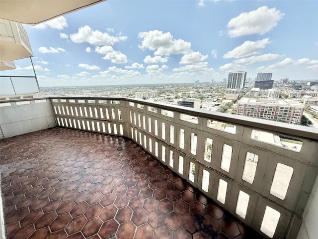 $179,500 | 2016 Main, Unit 1904, Houston, TX 77002