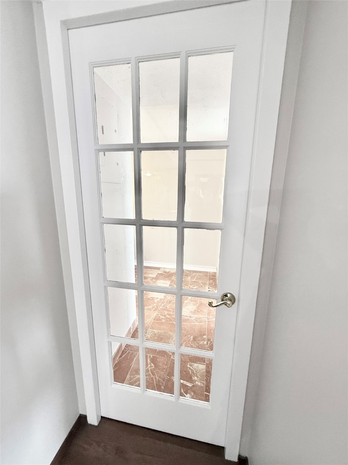 2016 Main, Unit 1904 Houston, TX 77002 - Photo 17 of 40 entry to 2nd bedroom