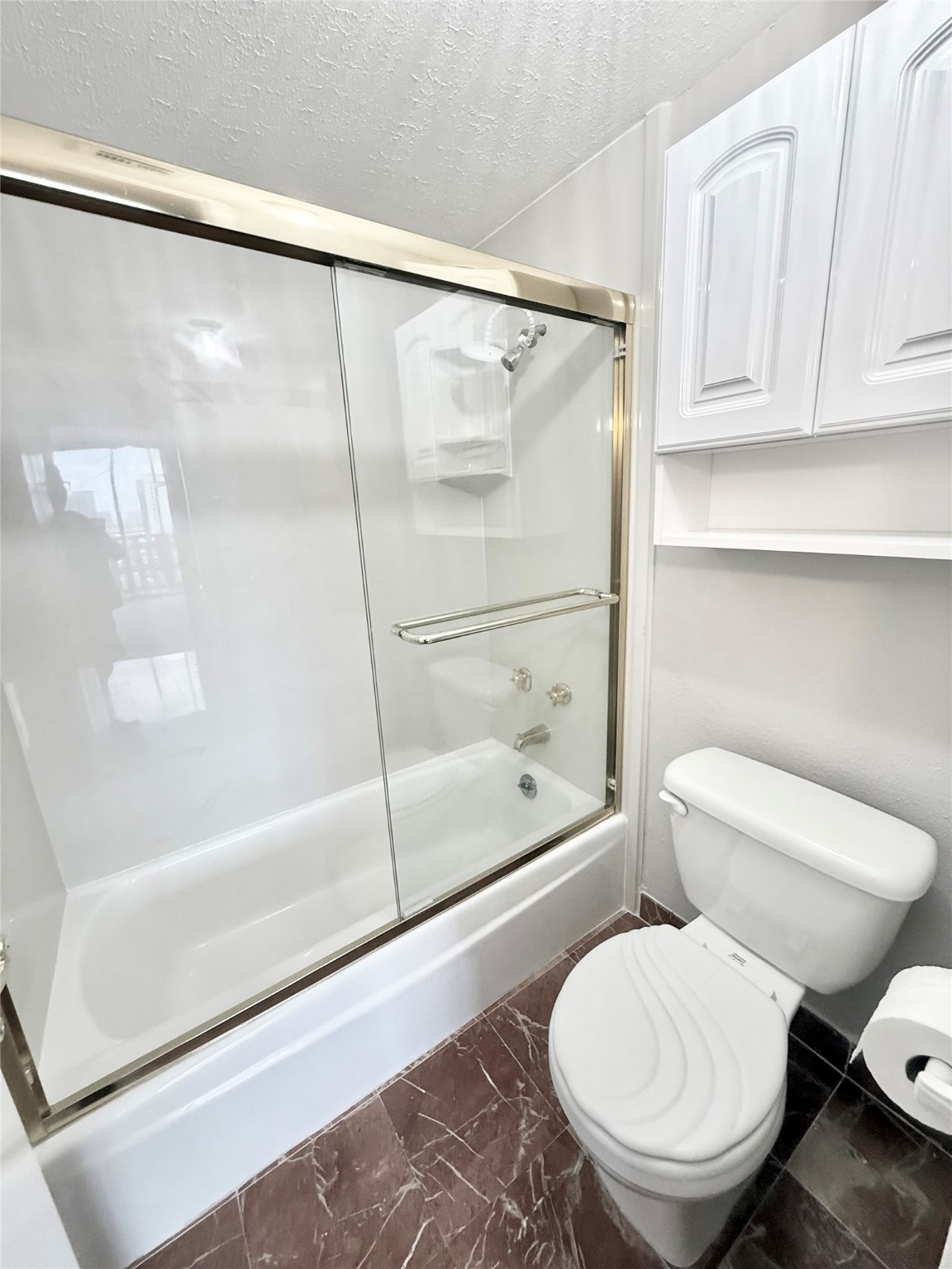 2016 Main, Unit 1904 Houston, TX 77002 - Photo 22 of 40 2nd bathroom