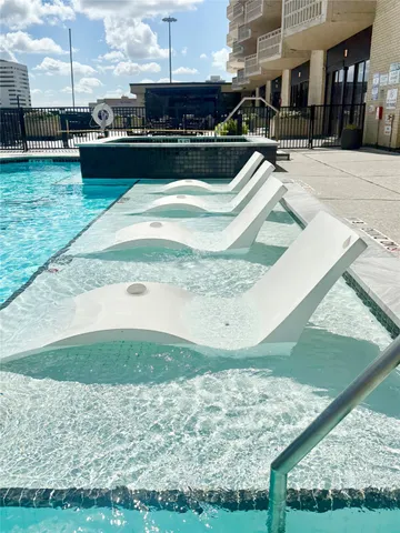 $179,500 | 2016 Main, Unit 1904, Houston, TX 77002