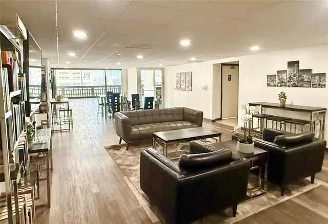 $179,500 | 2016 Main, Unit 1904, Houston, TX 77002