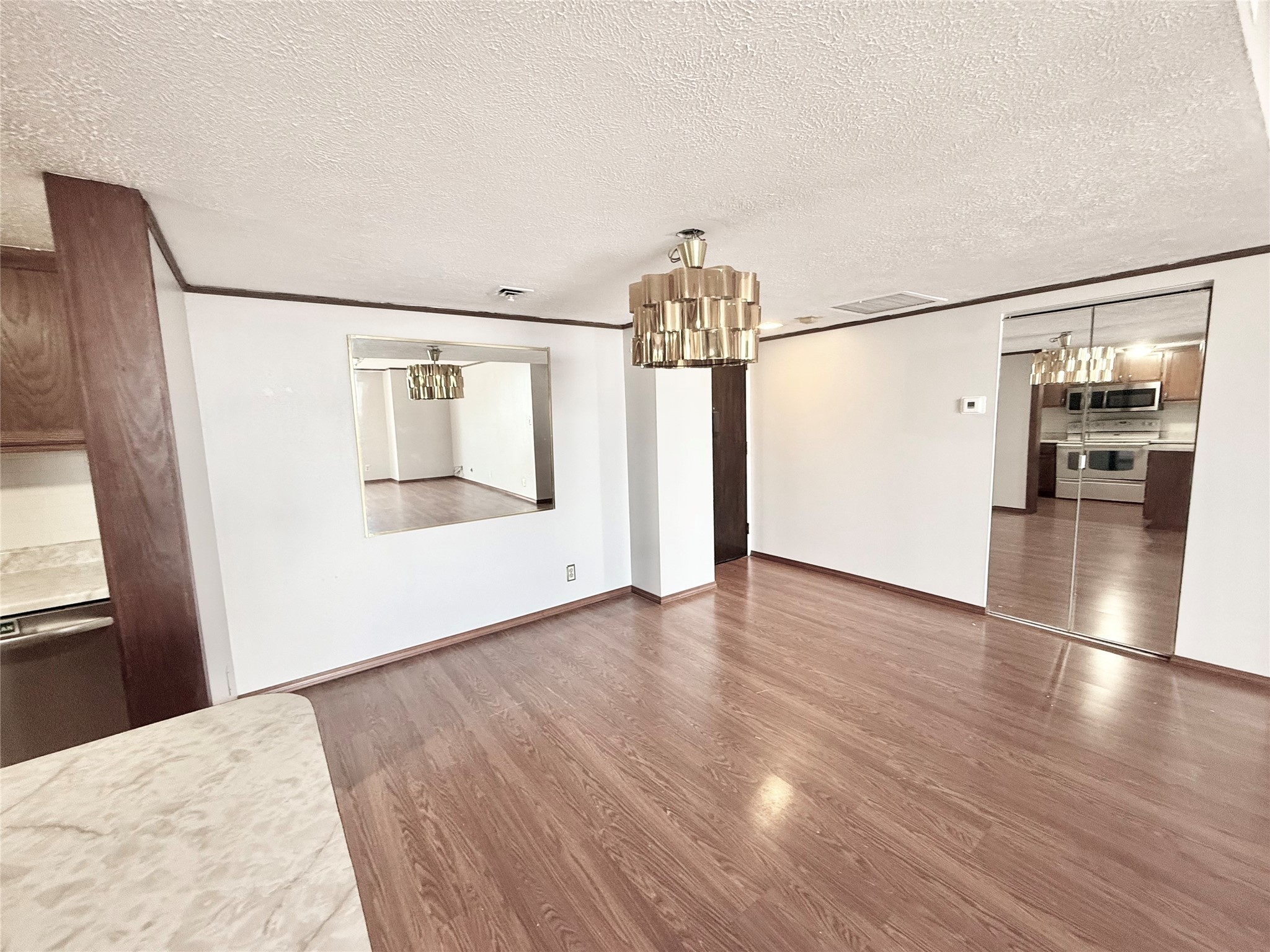 2016 Main, Unit 1904 Houston, TX 77002 - Photo 6 of 40 dining area