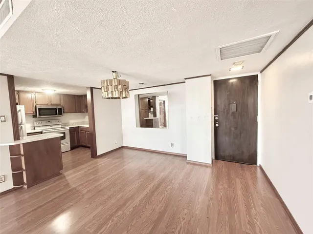 $179,500 | 2016 Main, Unit 1904, Houston, TX 77002