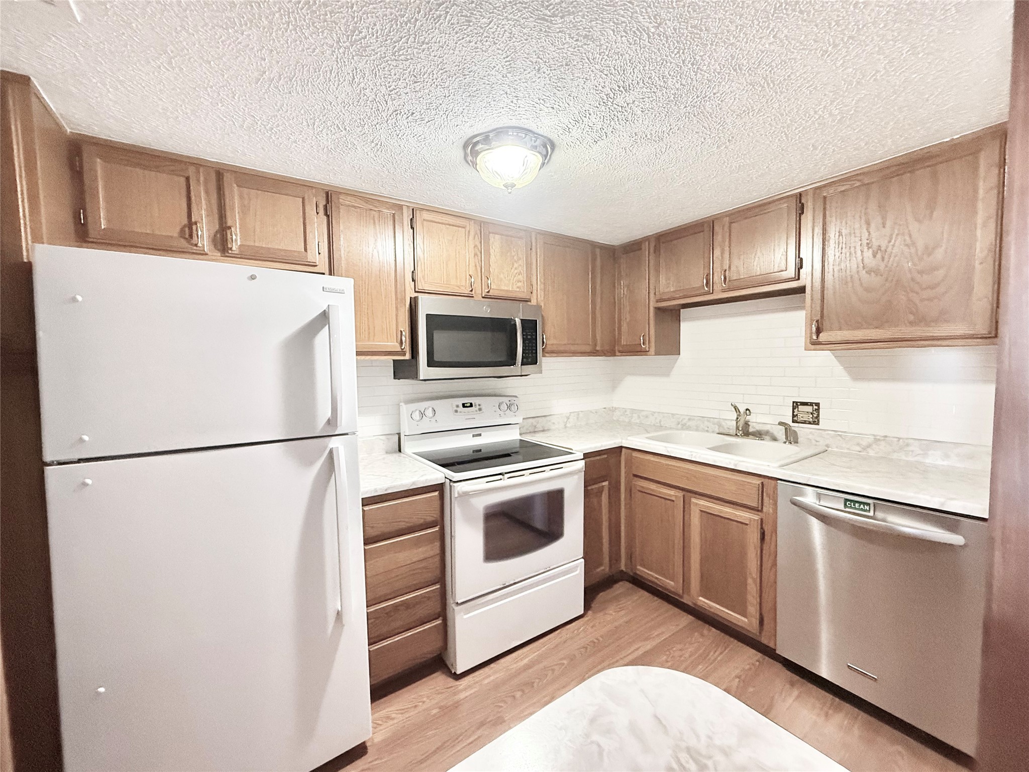 2016 Main, Unit 1904 Houston, TX 77002 - Photo 9 of 40 open kitchen