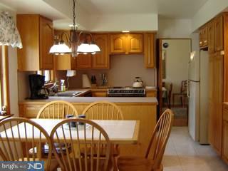 31 Latchstring Lane Hatboro, PA 19040 - Photo 3 of 6 Gallery Image 3