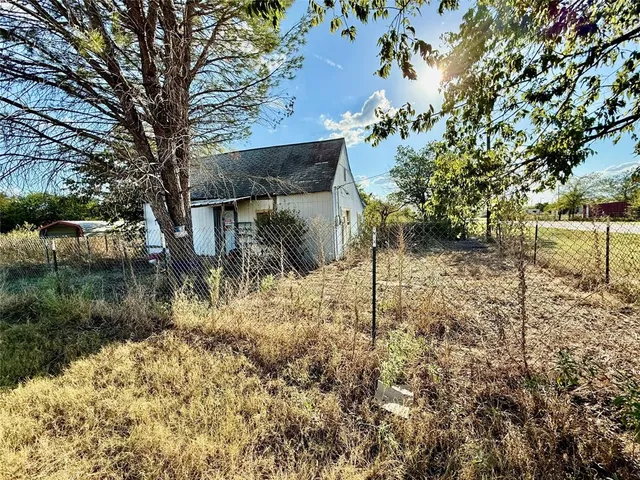 $119,000 | 211 North Cherry Street, Millsap, TX 76066