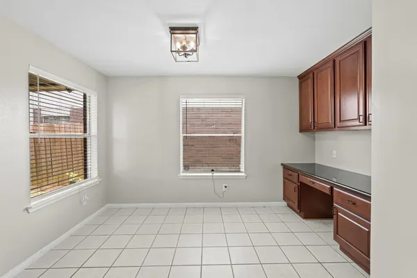 $2,300 | 2922 Glencullen Lane, Pearland, TX 77584