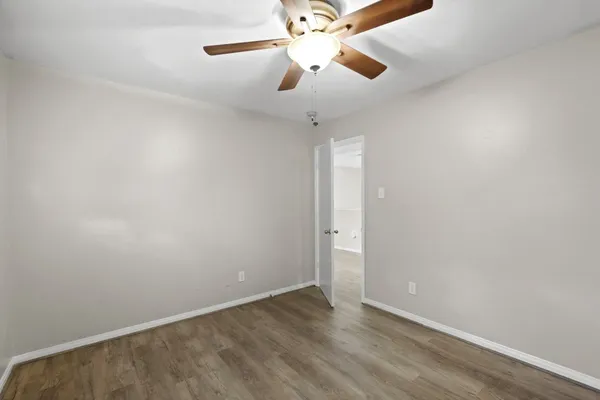 $2,300 | 2922 Glencullen Lane, Pearland, TX 77584