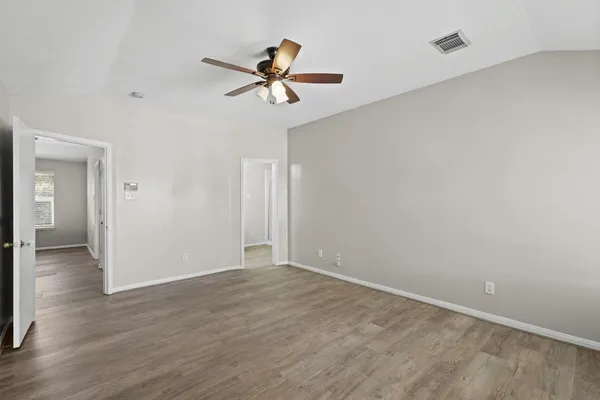 $2,300 | 2922 Glencullen Lane, Pearland, TX 77584