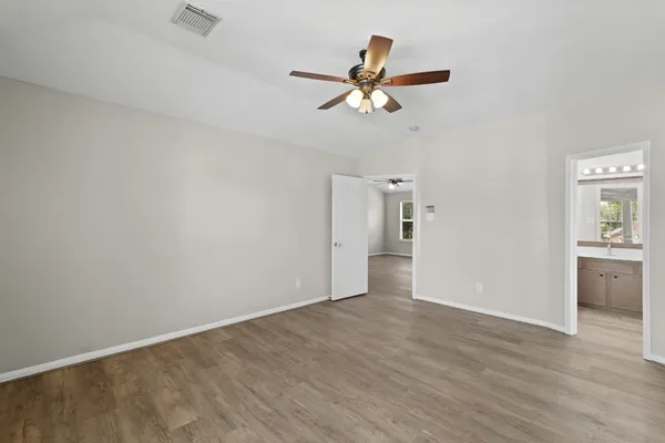 $2,300 | 2922 Glencullen Lane, Pearland, TX 77584