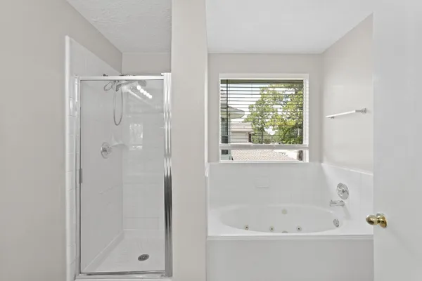 $2,300 | 2922 Glencullen Lane, Pearland, TX 77584