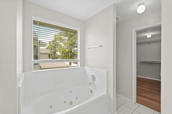 $2,300 | 2922 Glencullen Lane, Pearland, TX 77584