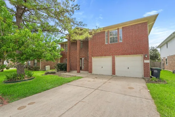 $2,300 | 2922 Glencullen Lane, Pearland, TX 77584