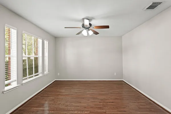 $2,300 | 2922 Glencullen Lane, Pearland, TX 77584