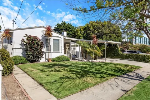 $2,690,000 | 424 South Meadows Avenue, Manhattan Beach, CA 90266