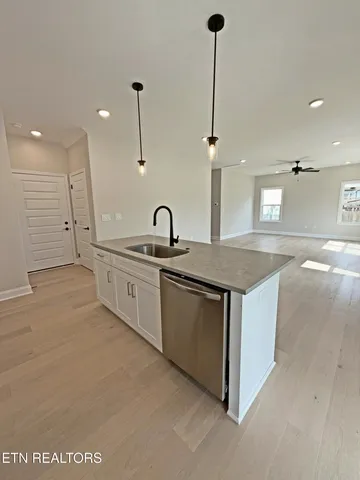 $425,000 | 124 Chelsea Lane, La Follette, TN 37766