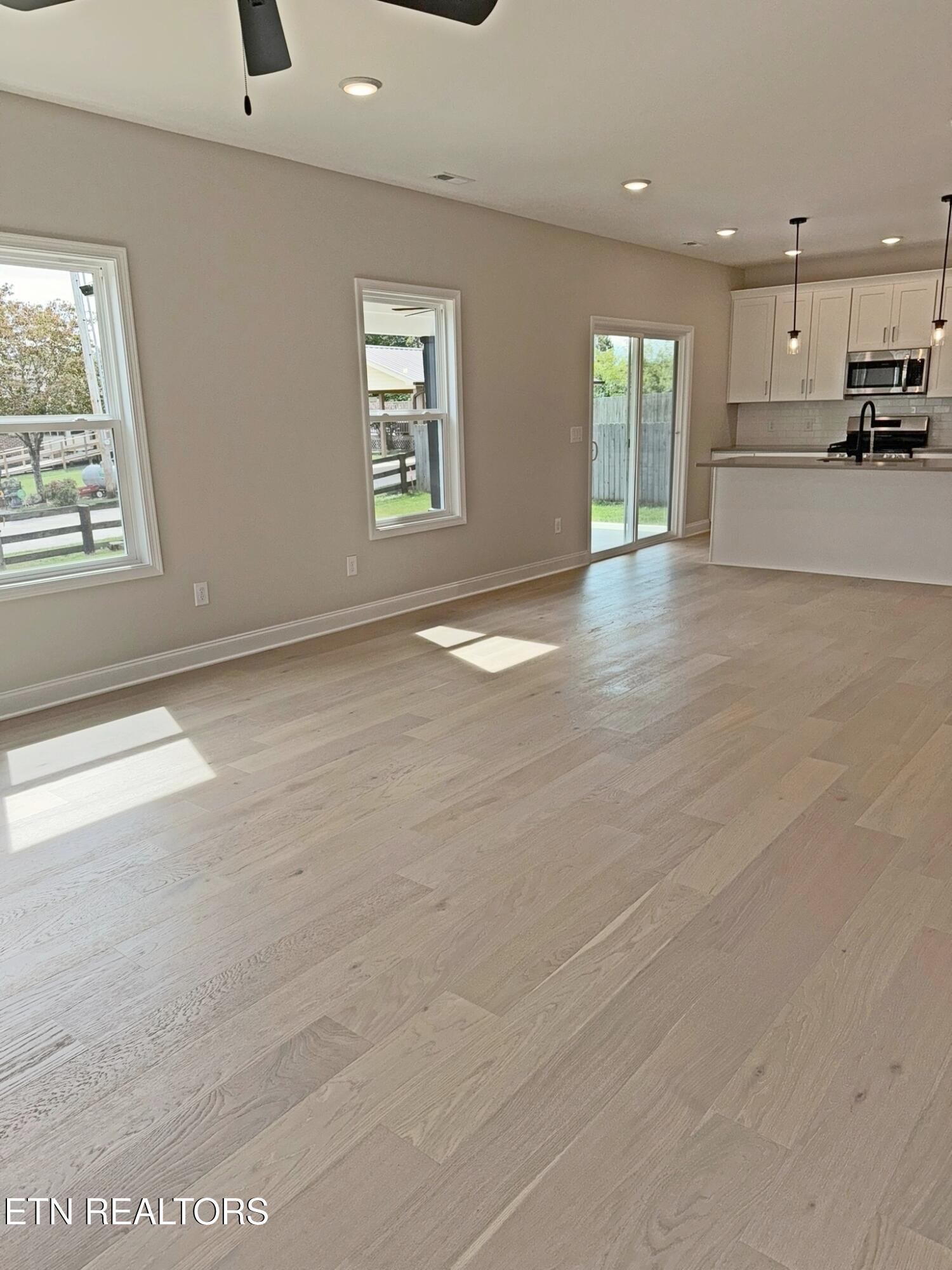 124 Chelsea Lane La Follette, TN 37766 - Photo 8 of 49 IMG_0940Chelseapicsed