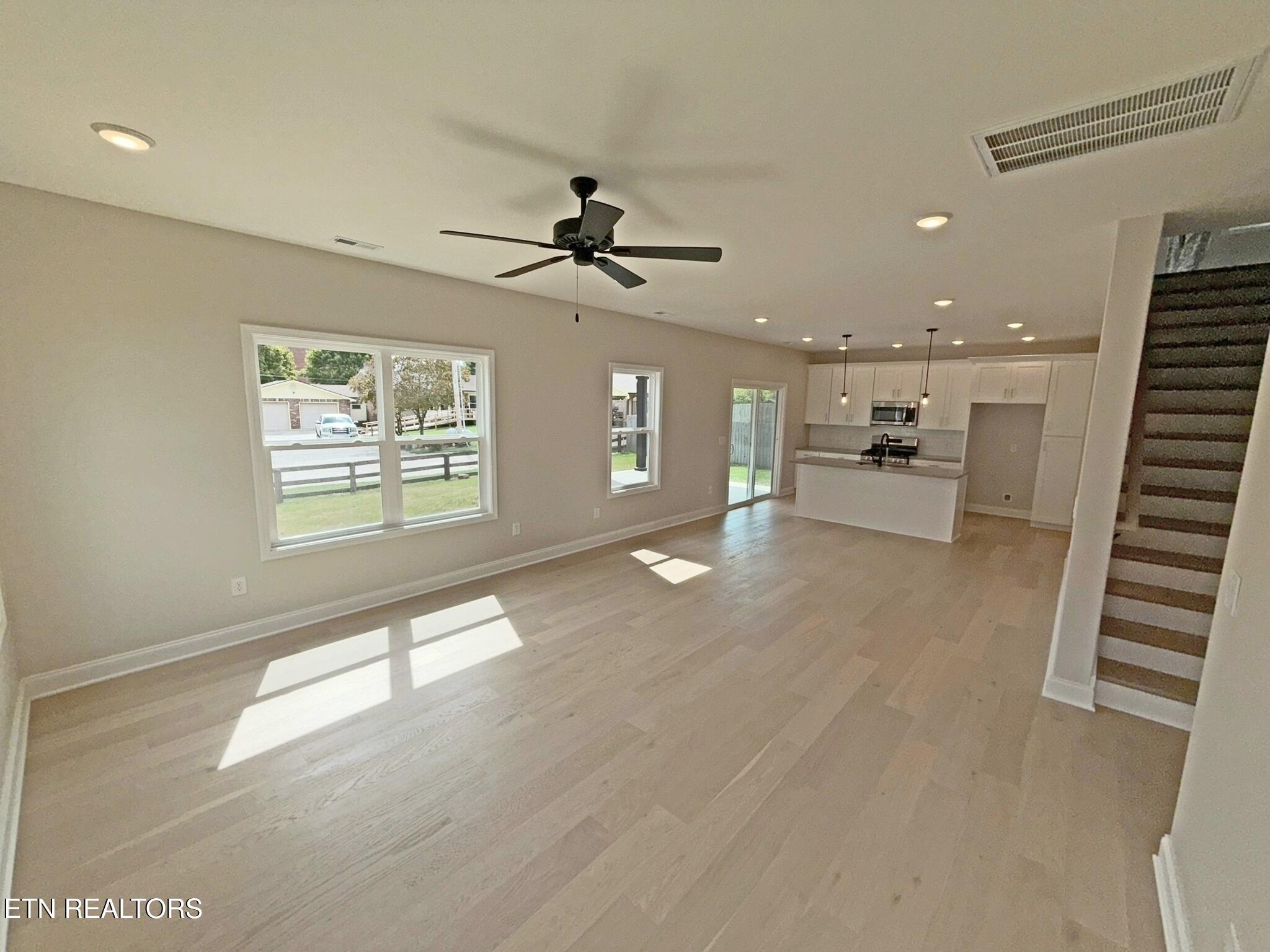 124 Chelsea Lane La Follette, TN 37766 - Photo 9 of 49 IMG_0942Chelseapicsed