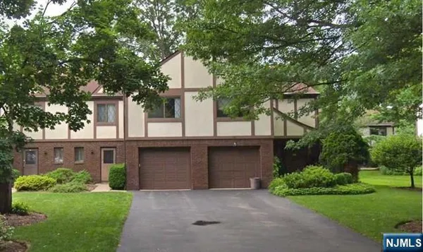 $825,000 | 70 Linwood Avenue, Cresskill, NJ 07626