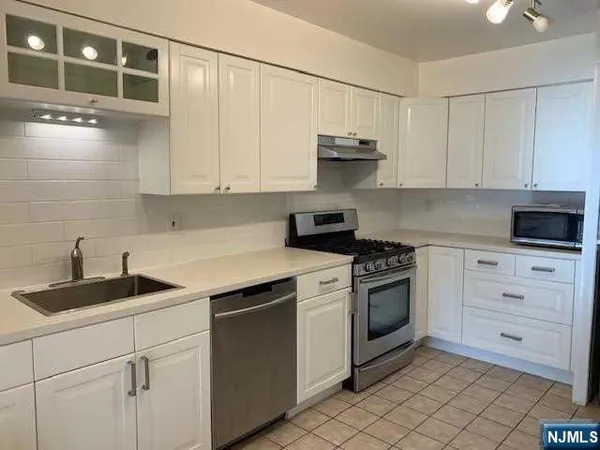 $825,000 | 70 Linwood Avenue, Cresskill, NJ 07626