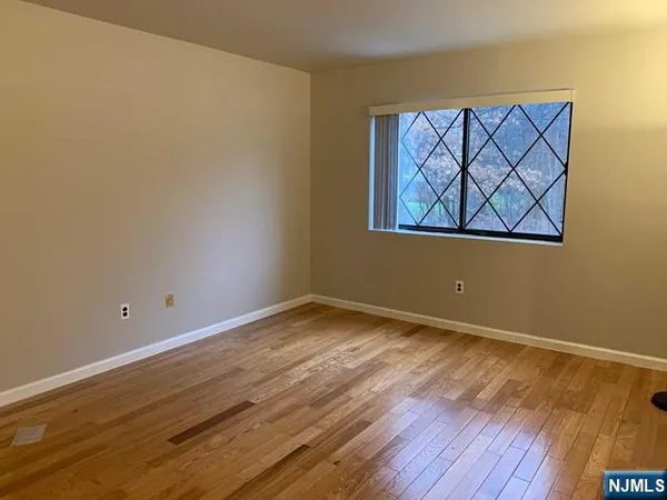 $825,000 | 70 Linwood Avenue, Cresskill, NJ 07626