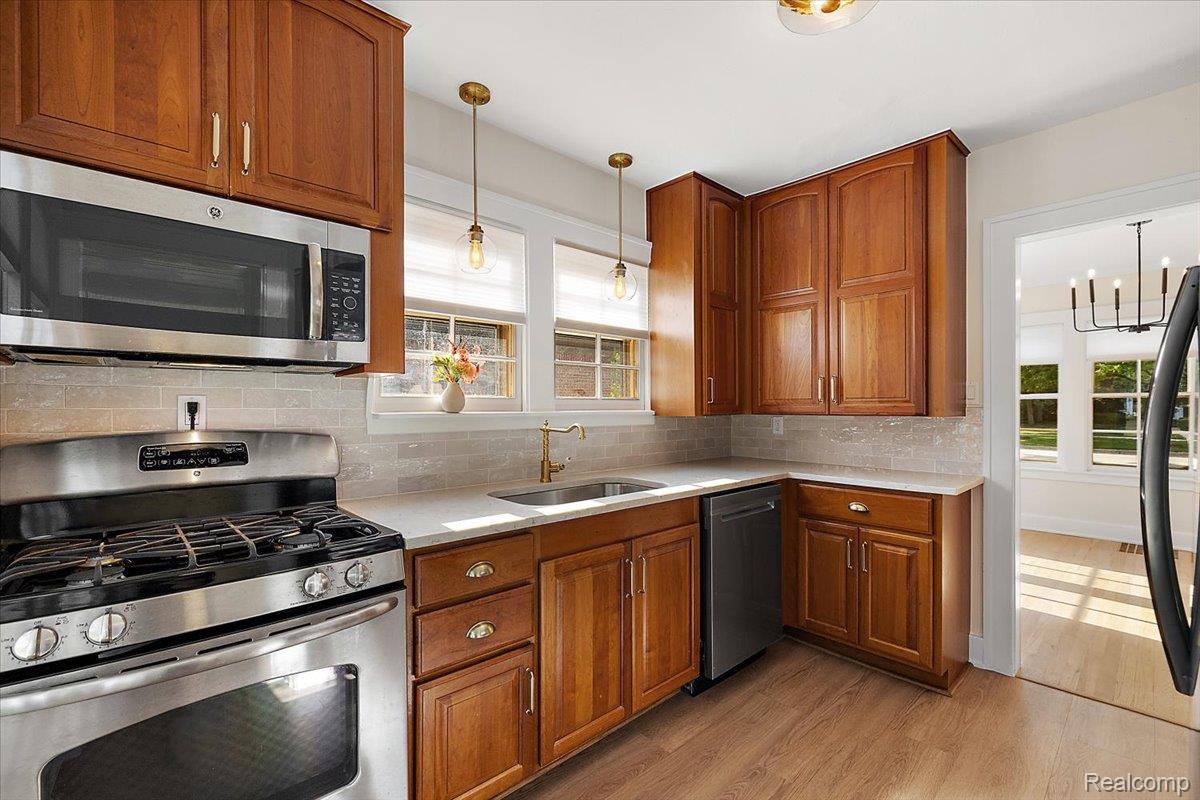 2136 Dorchester Road Birmingham, MI 48009 - Photo 21 of 76 069-2136 Dorchester-66.jpg