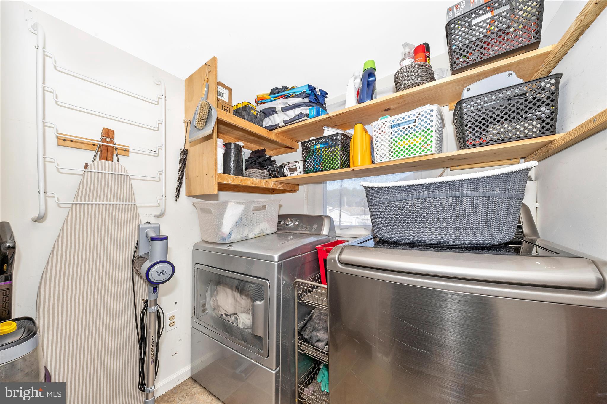 5618 Bartonsville Road Frederick, MD 21704 - Photo 24 of 53 a utility room with dryer and washer