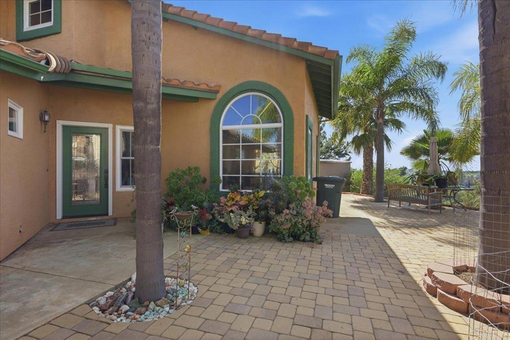 842 Porter Way Fallbrook, CA 92028 - Photo 2 of 22