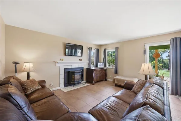 $900,000 | 842 Porter Way, Fallbrook, CA 92028