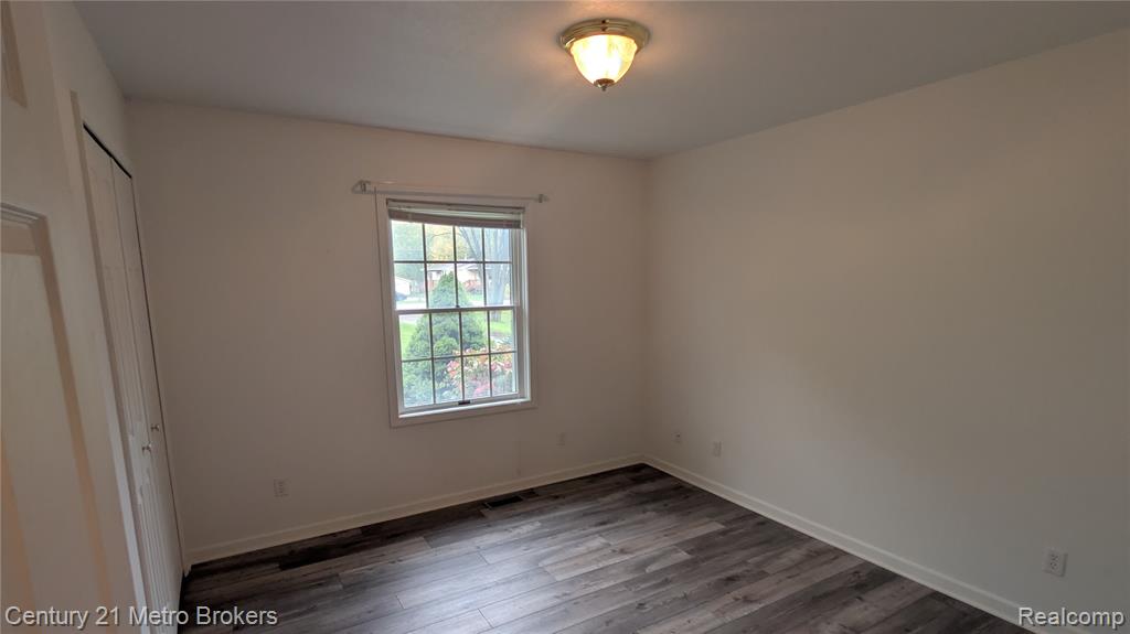 3042 Belsay Road Burton, MI 48519 - Photo 10 of 27