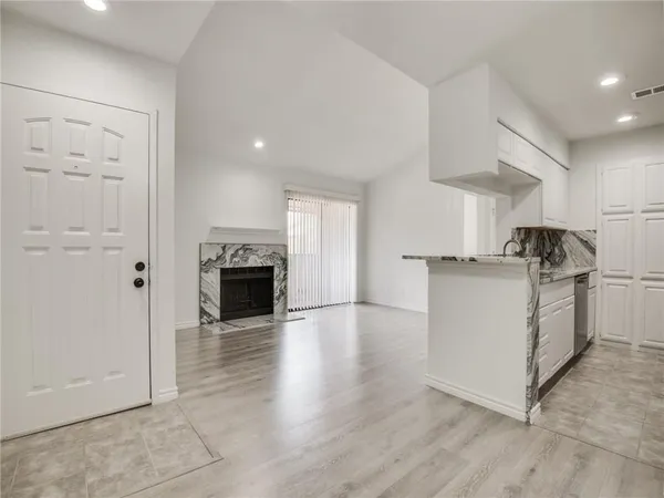 $1,045 | 1200 Calico Lane, Unit 821, Arlington, TX 76011