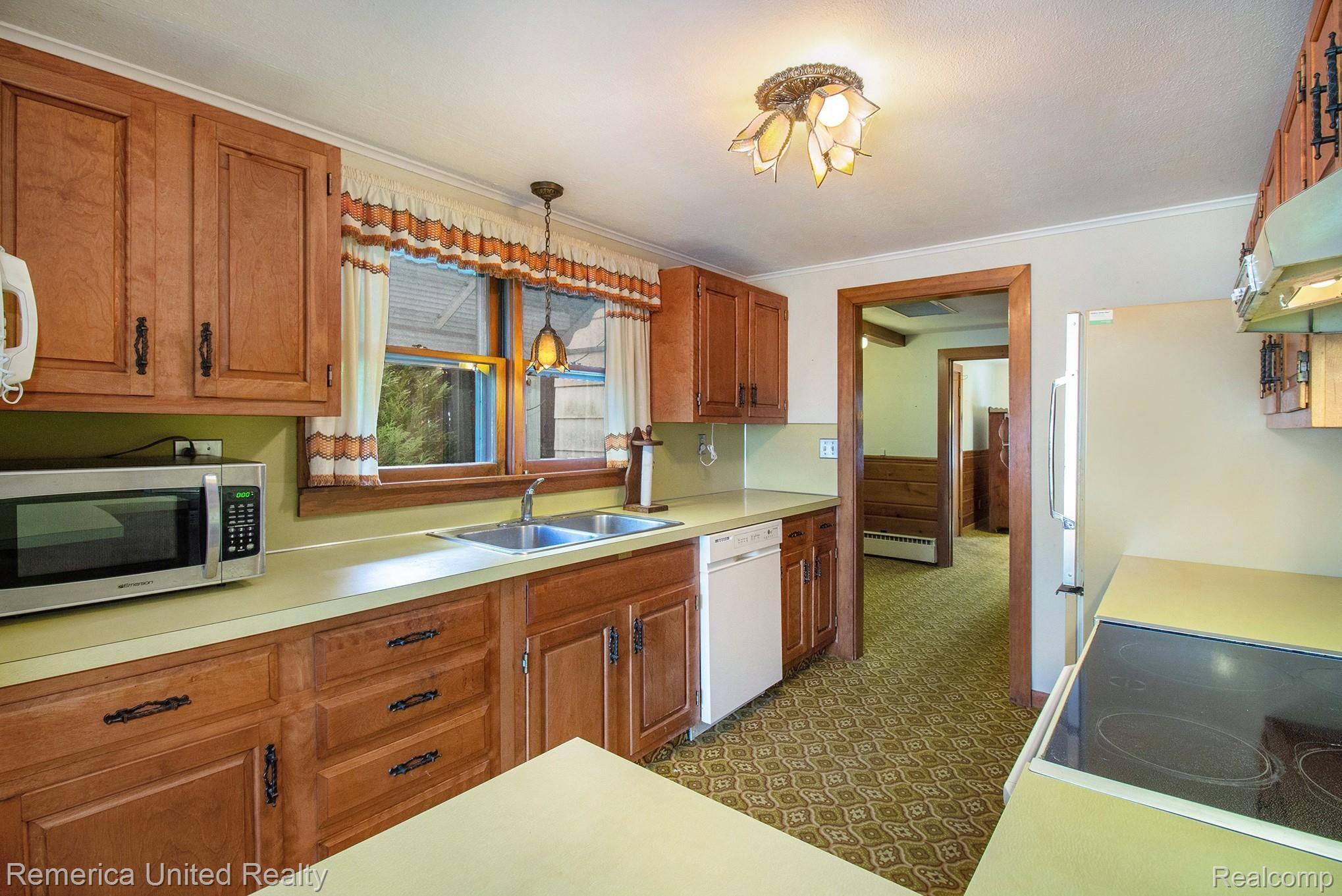11178 Hyne Road Brighton, MI 48114 - Photo 13 of 33 Kitchen