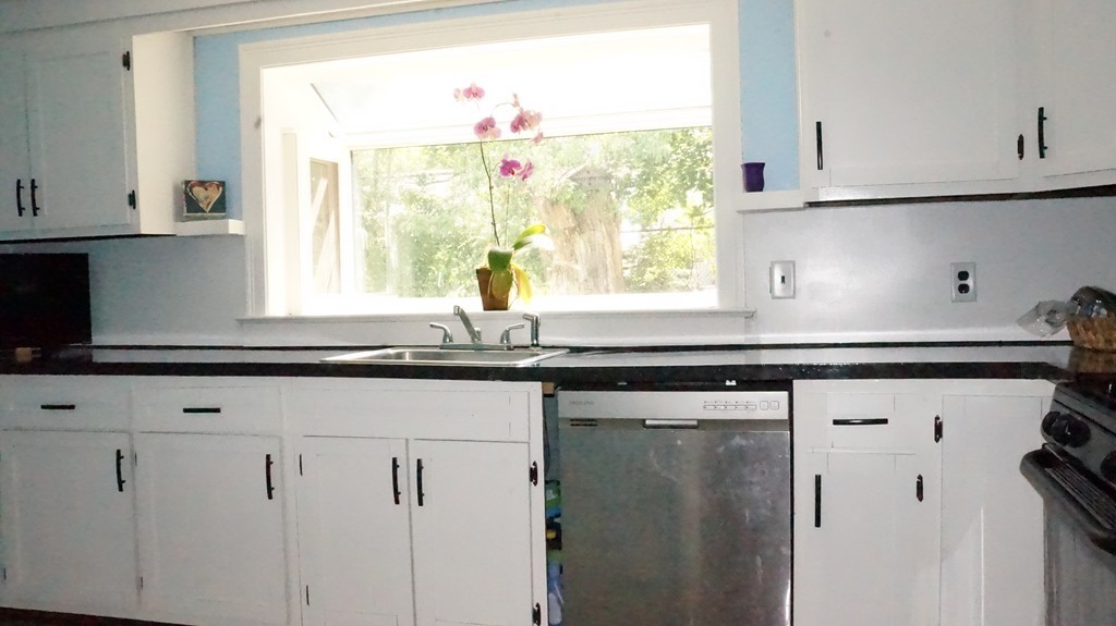 55 Fuller Road Weymouth, MA 02191 - Photo 3 of 11
