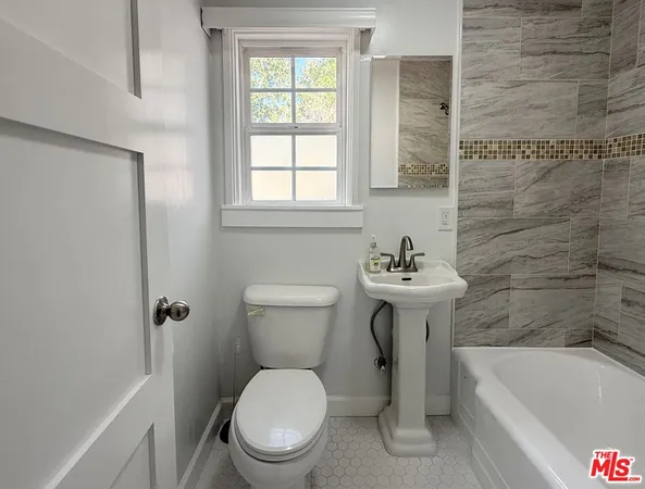 $2,450 | 5510 Beck Avenue, North Hollywood, CA 91601