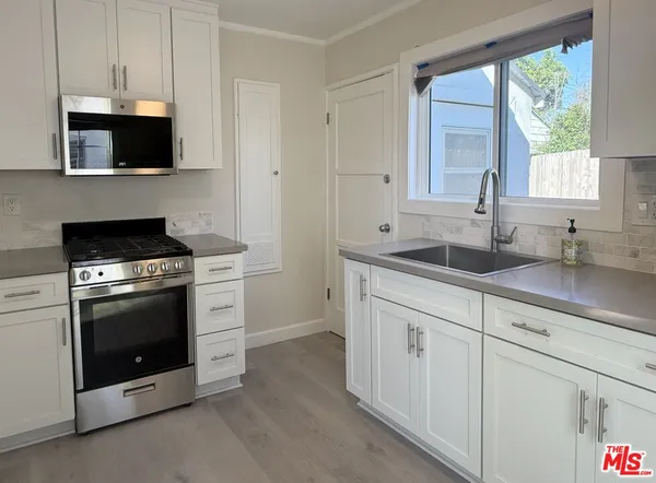 $2,450 | 5510 Beck Avenue, North Hollywood, CA 91601