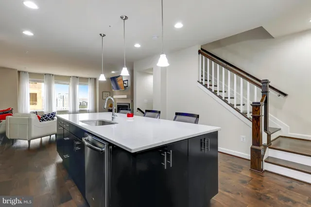 $799,900 | 520 Harborview Drive, Oxon Hill, MD 20745