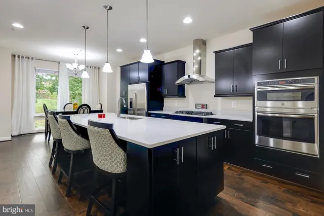 $799,900 | 520 Harborview Drive, Oxon Hill, MD 20745