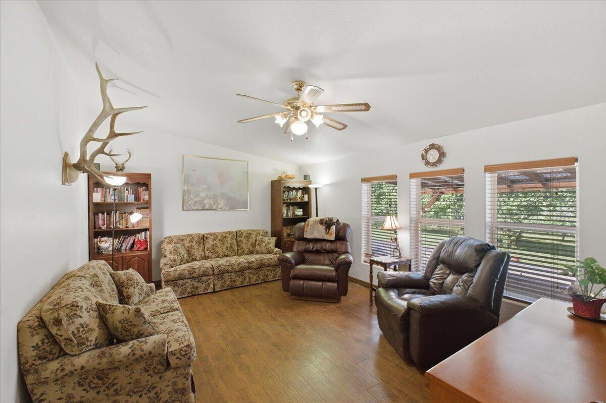 35377 Ede Road Lebanon, OR 97355 - Photo 14 of 50 11