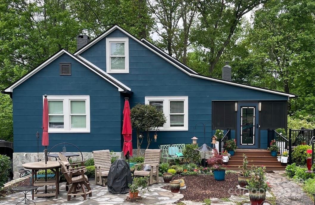 114 Broadway Tryon, NC 28782 - Photo 41 of 41 a front view of a house with outdoor seating
