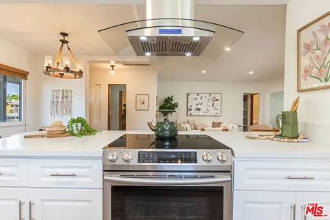 $1,175,000 | 13620 Sylvan Street, Valley Glen, CA 91401