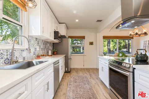 $1,175,000 | 13620 Sylvan Street, Valley Glen, CA 91401