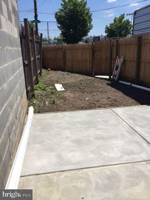 2445 East Huntingdon Street Philadelphia, PA 19125 - Photo 15 of 24 a backyard of a house