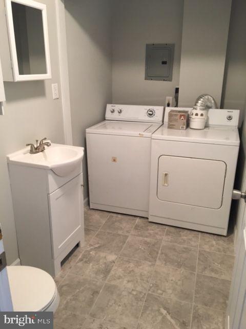 2445 East Huntingdon Street Philadelphia, PA 19125 - Photo 19 of 24 a utility room with dryer and washer
