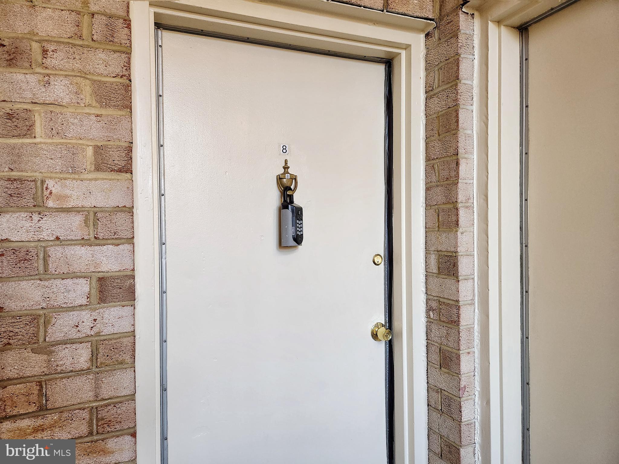 2901 Charing Cross Road, Unit 8 Falls Church, VA 22042 - Photo 3 of 40 a view of a bathroom
