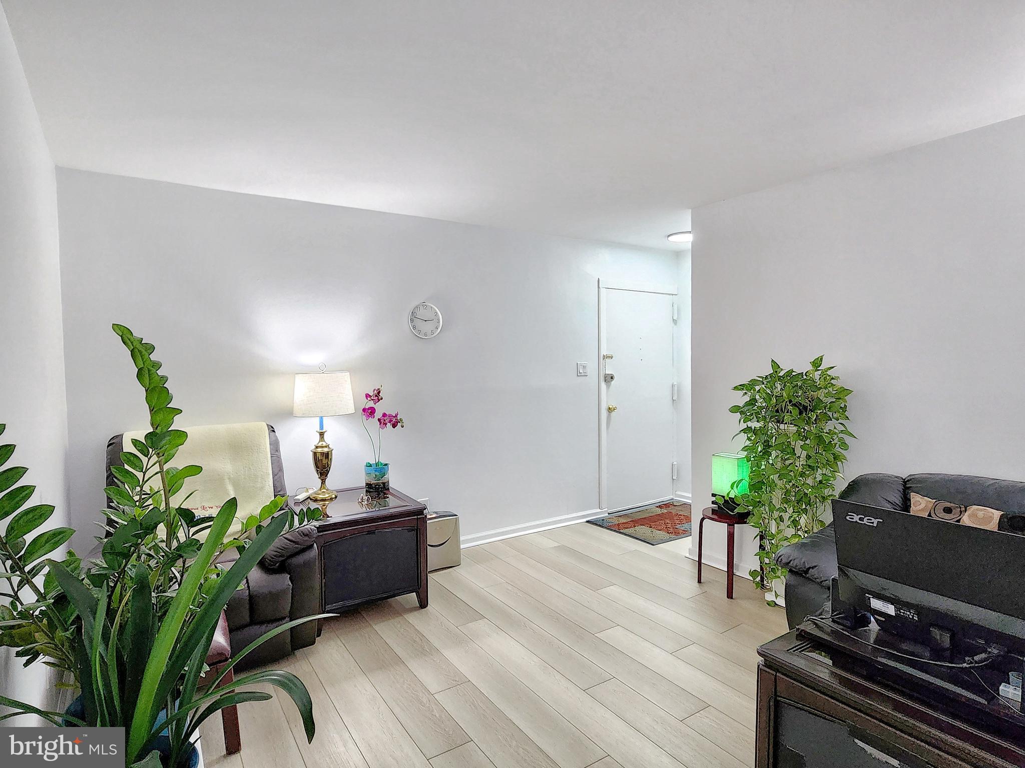 2901 Charing Cross Road, Unit 8 Falls Church, VA 22042 - Photo 5 of 40 a living room with furniture and a potted plant
