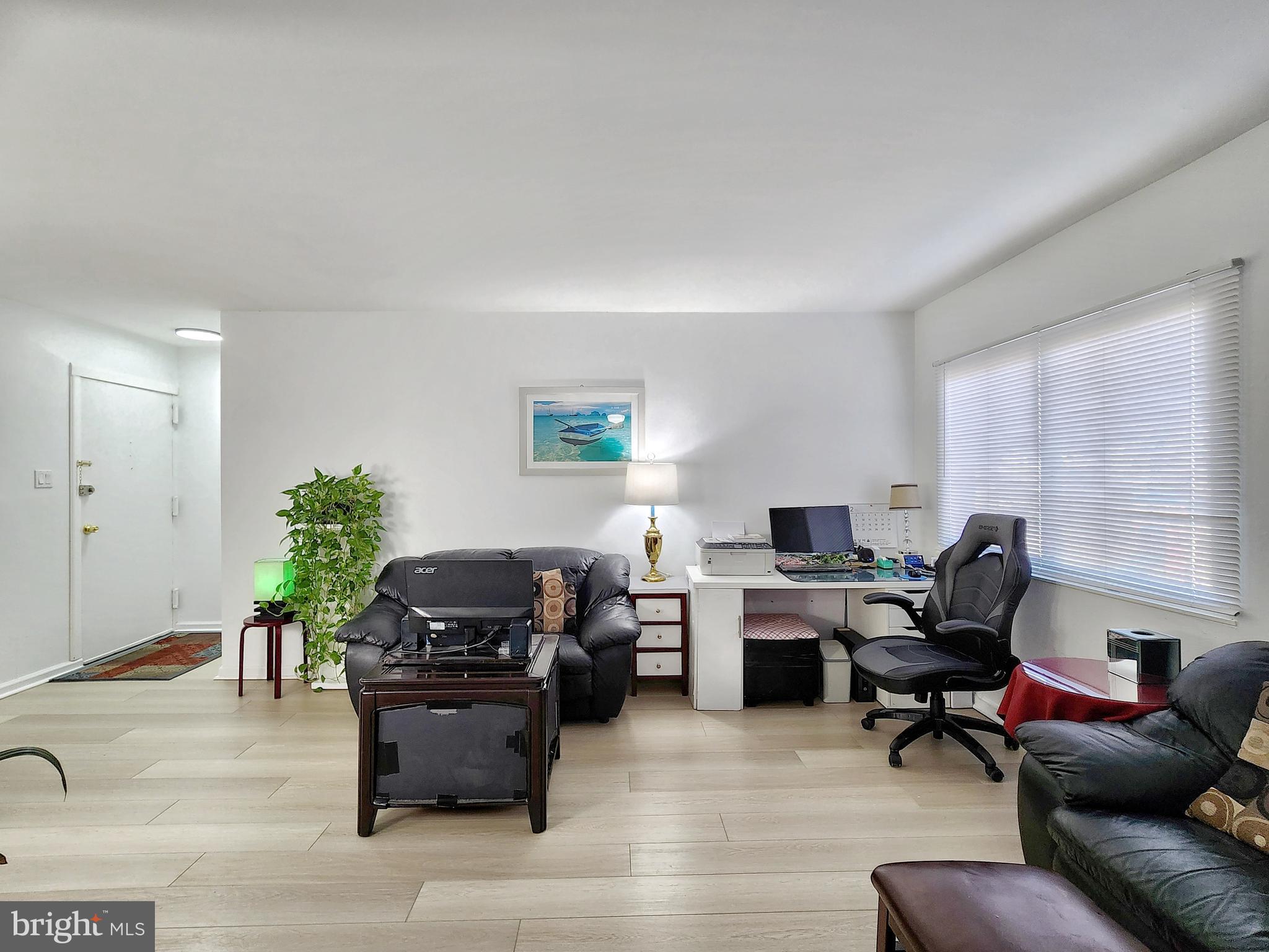 2901 Charing Cross Road, Unit 8 Falls Church, VA 22042 - Photo 7 of 40 a living room with furniture