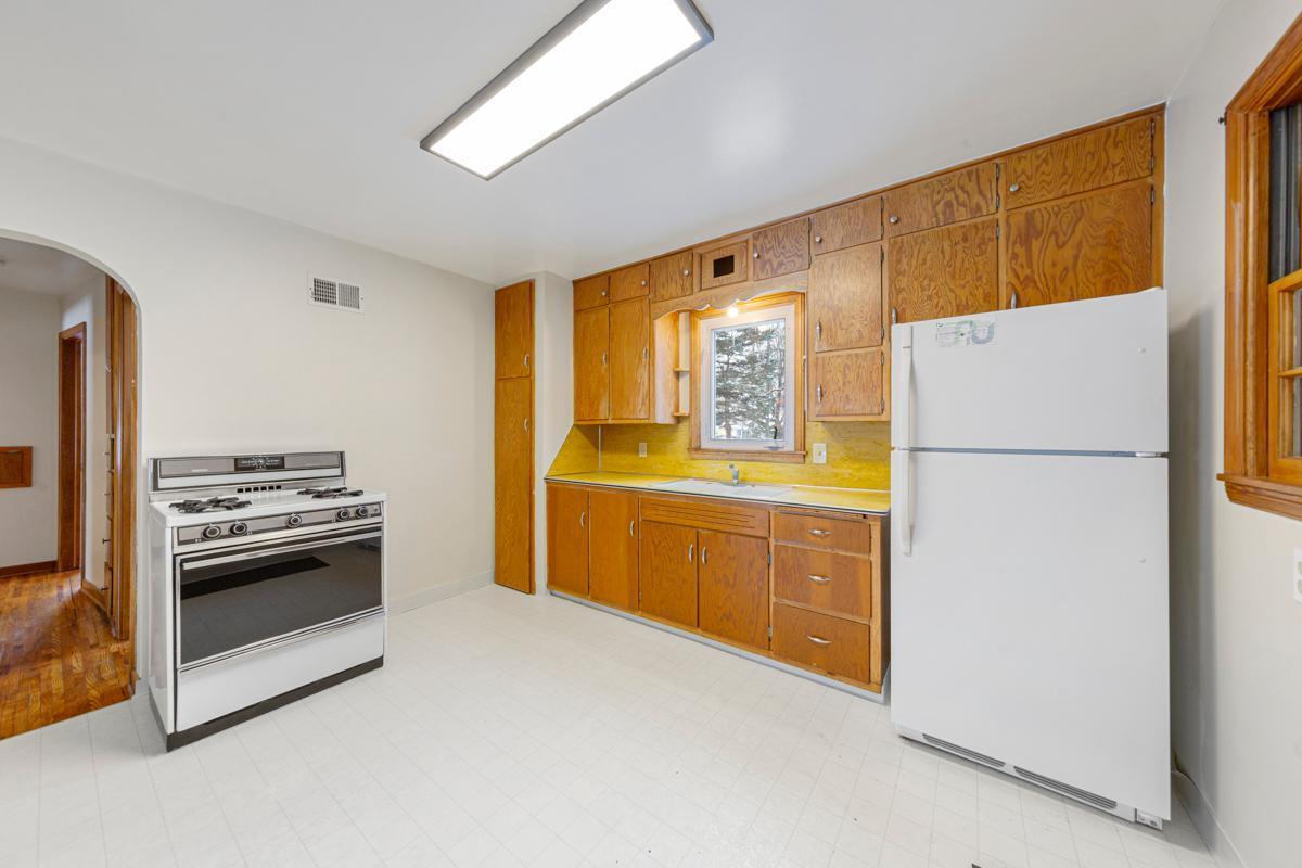 509 14th Avenue Southwest Austin, MN 55912 - Photo 11 of 33