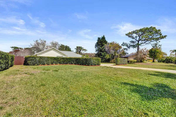 $599,000 | 901 Northeast Town Terrace, Jensen Beach, FL 34957