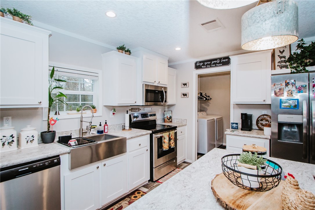 122 Holly St Circle Brunswick, GA 31525 - Photo 7 of 21